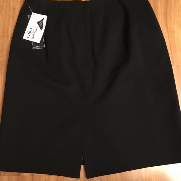 Jones New York Signature skirt - Picture 2 of 4